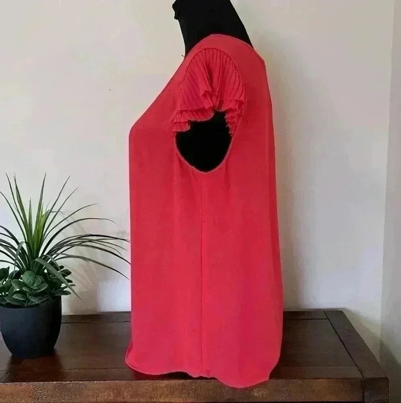 ❤️ Banana Republic Factory Red Short Sleeved Petite Blouse  Women's Size Medium - Picture 6 of 11